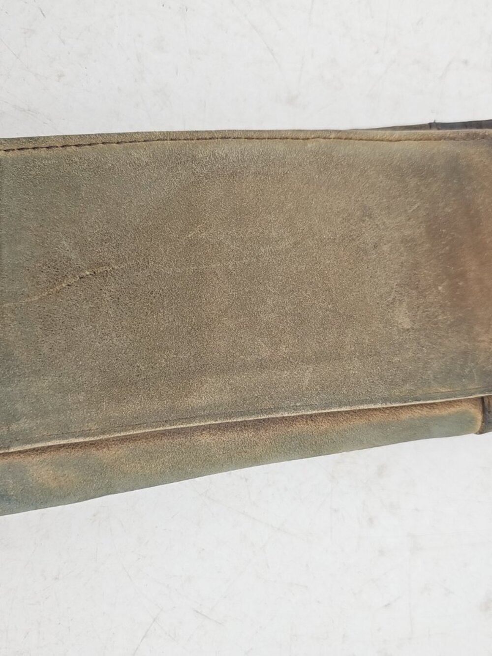 Ariat Men's Distressed Leather Long Bifold Wallet - Picture 4 of 6